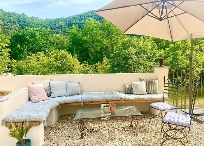 펜션 De Roussa Meyrannes